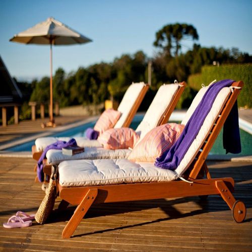 Bain de soleil contemporain - IPANEMA - Butzke - en bois / dossier ajustable / à roulettes