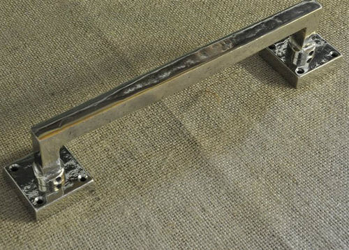 Poignée de tirage de porte - QUADRA : 51250 - Giara - en bronze / classique / aspect argenté