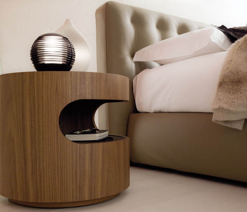 Table de chevet contemporaine - MOON - Mobilform - en noyer / en cuir / ronde