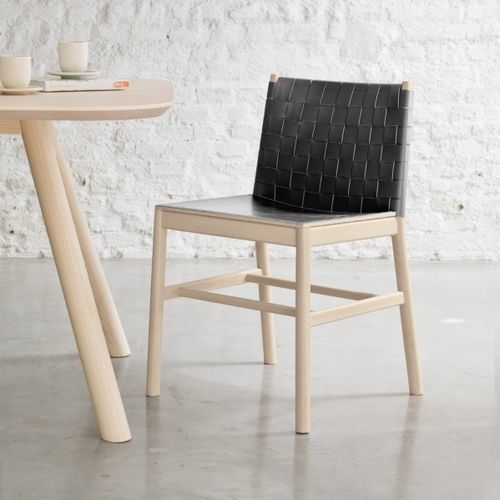 Chaise contemporaine - JULIE CU LE 022 - Traba' - d'intérieur / en cuir / avec piètement en hêtre