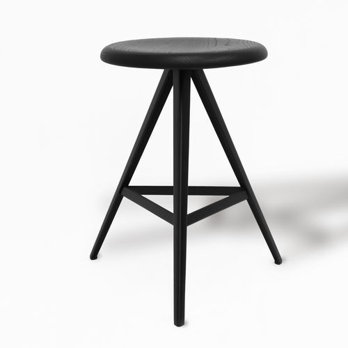 Tabouret design scandinave - AKY 47 - Traba' - en frêne / avec piètement en métal peint / 3 pieds