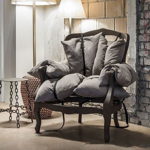 Fauteuil design original - 7PILLOWS - Mogg - en tissu / en hêtre / avec coussin amovible