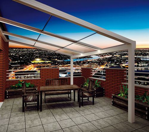 Pergola adossée - TUPAK - LLAZA WORLD, S.A. - en verre / en aluminium / couverture coulissante