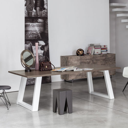 Table contemporaine - TWINS - Devina Nais - en verre / en fer / avec piètement en fer