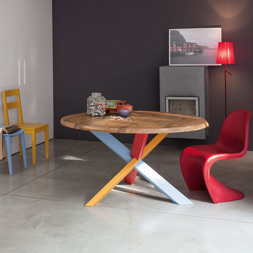Table contemporaine - Devina Nais - en chêne / ronde