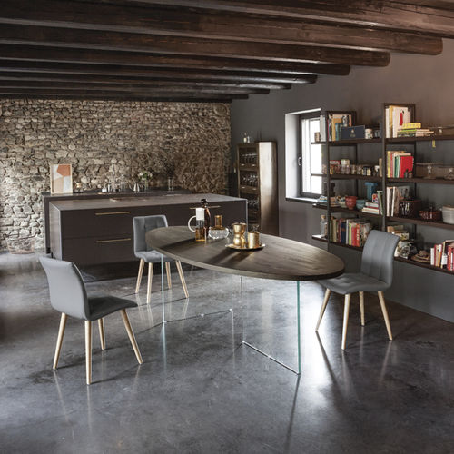Table contemporaine - DAYTONA - Devina Nais - en verre / ovale