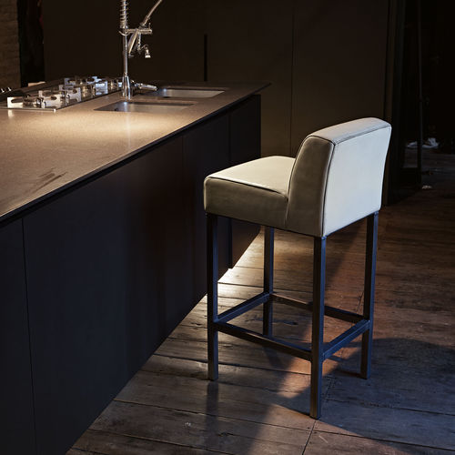 Chaise de bar contemporaine - ASPEN  - Devina Nais - d'intérieur / en cuir / en fer