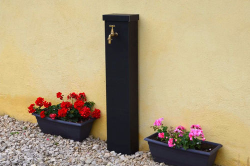 Fontaine de jardin - ZINNIA - MISTERZINC - en zinc / contemporaine