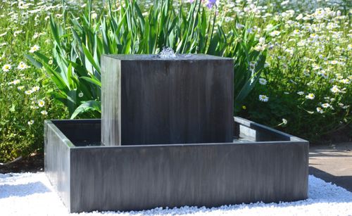 Fontaine de jardin - LOTUS - MISTERZINC - en zinc / contemporaine