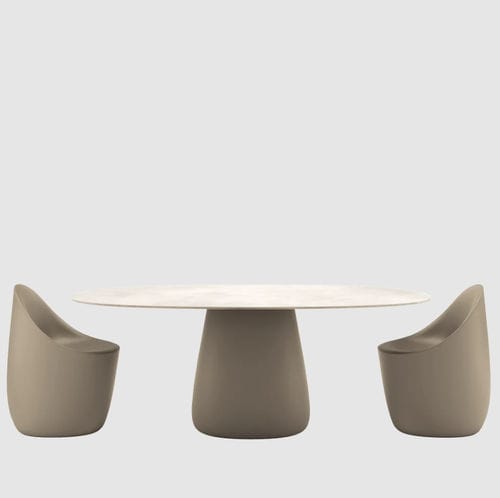 Table contemporaine - COBBLE - Qeeboo - en pierre / avec piètement en pierre / ovale