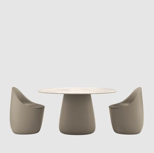 Table contemporaine - COBBLE - Qeeboo - en pierre / avec piètement en pierre / ovale