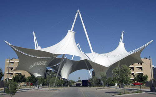 Structure tendue câble-membrane - MAST-SUPPORTED TENSILE STRUCTURES - FabriTec Structures - auvent / pour abri / pour plafond