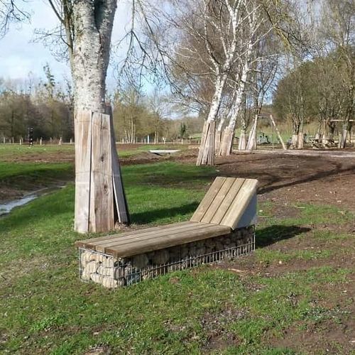 Bain de soleil contemporain - TRANSAT - ID GABION - L'AGENCE URBAINE - en métal / en mélèze / en maille