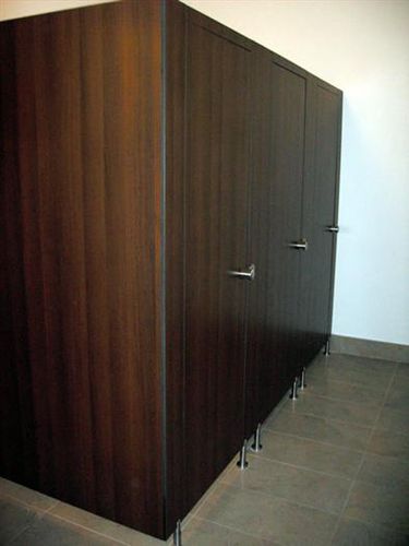 Cabine de douche en HPL - LTT COMPACT - Baltijos Brasta - avec porte battante / rectangulaire