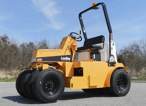 Rouleau compresseur à pneus - 420 - VT LeeBoy, Inc.
