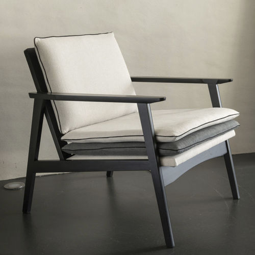 Fauteuil contemporain - SCANDI - RALPH M. - en tissu / en bois / avec coussin amovible