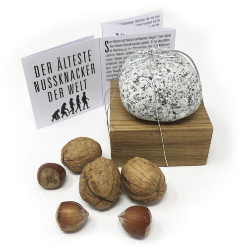 Casse-noix en bois - NK1 - RAUMGESTALT - en pierre