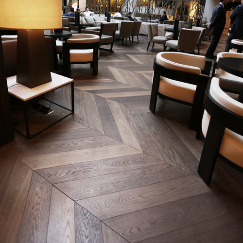 Parquet contrecollé - CA' CORNER - FOGLIE D'ORO BY LATIFOGLIA - en chêne / point de Hongrie / brossé