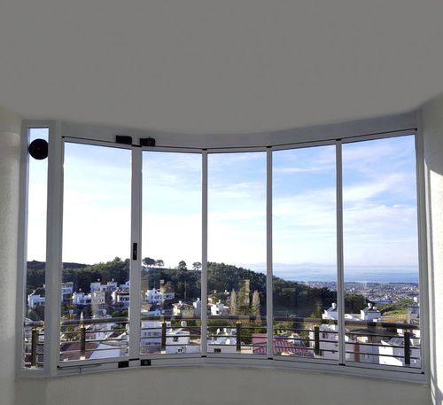 Baie vitrée pliante - ICS FOLDING SYSTEM - BKS balcony glazing systems - en aluminium / à double vitrage / 3 vantaux
