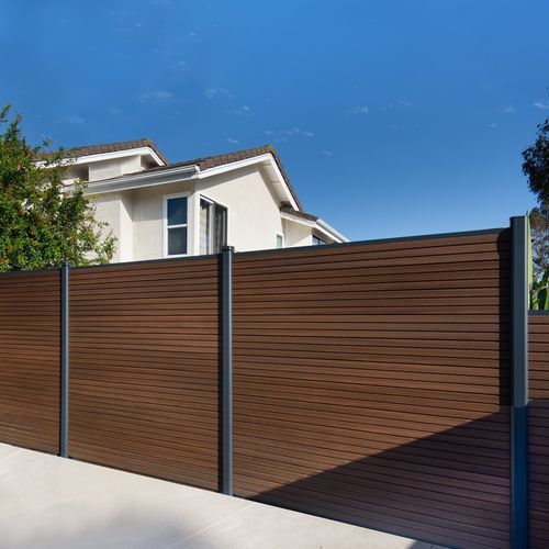 Cloison séparatrice démontable - ULTRASHIELD D-FENCE - Déco - en bois composite / professionnelle / résidentielle