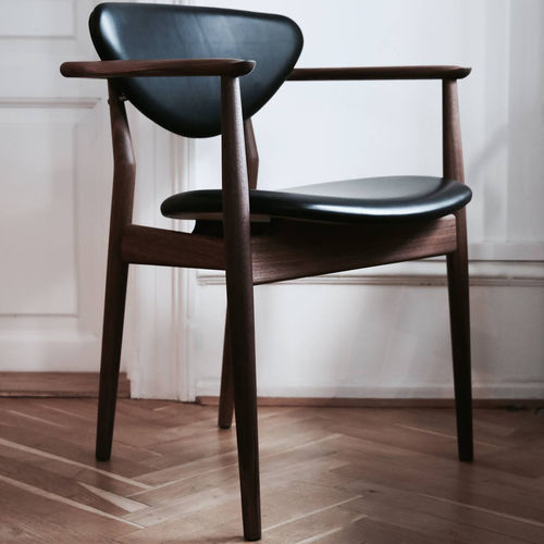 Chaise de salle à manger design scandinave - 109 - Finn Juhl - d'intérieur / en tissu / en cuir