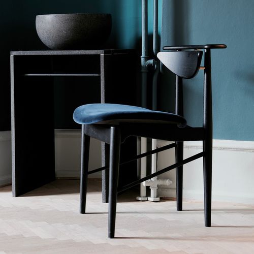 Chaise de salle à manger design scandinave - READING - Finn Juhl - d'intérieur / en tissu / en cuir