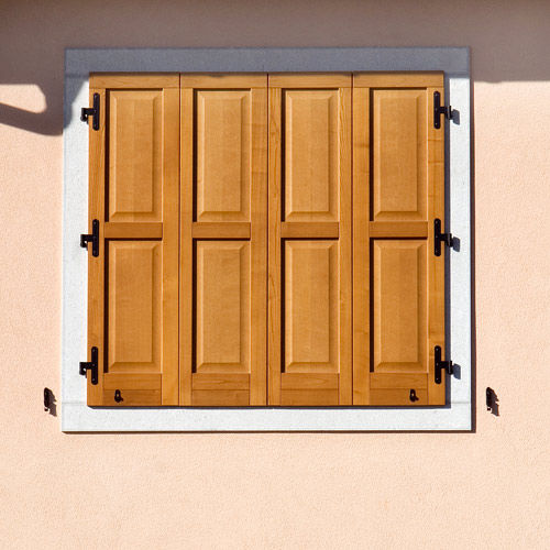 Volet pliant - DARL : RAISED PANELS - Molaro - en bois / pour fenêtre