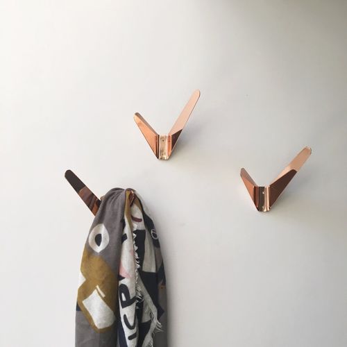 Patère contemporaine - BIRD - Studio 19 - en laiton / en acier / en cuivre