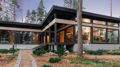 Maison moderne - ZALIV 346 - Lumi Polar - contemporaine / avec terrasse / de plain-pied
