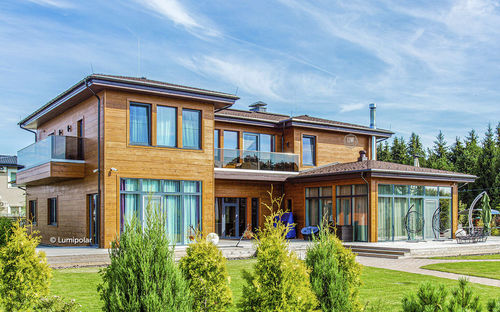 Maison moderne - FAZENDA 499 - Lumi Polar - avec terrasse / à 2 étages / à bois