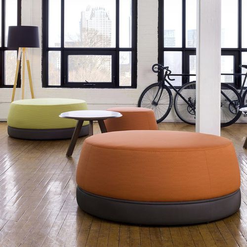 Ottoman contemporain - QUI - STUDIO TK - en tissu / en cuir / rond