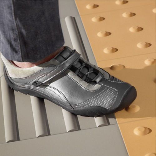 Dalle podotactile en grès cérame - KERABRAILLE - Aleluia Ceramicas S.A