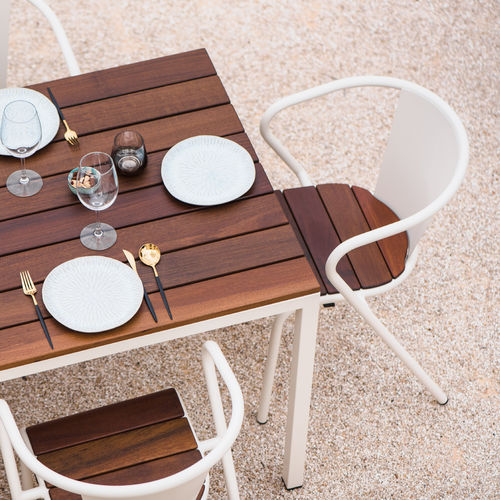 Table contemporaine - BICAtable Square CLASSIC - BICA chair - en bois / avec piètement en acier / carrée