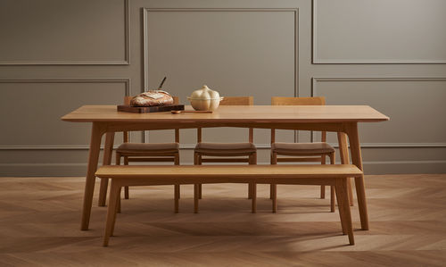 Table à manger contemporaine - T107  - KASTELLA - en chêne / en noyer américain / en érable