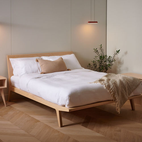 Lit double - B107 - KASTELLA - contemporain / avec tête de lit / en noyer américain