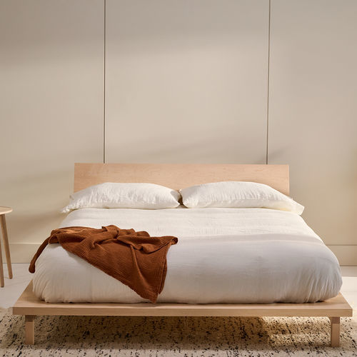 Lit double - B101 - KASTELLA - contemporain / avec tête de lit / en noyer américain