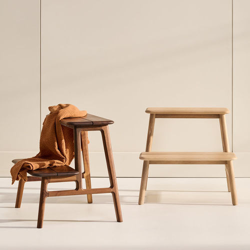 Tabouret contemporain - The Offcuts - KASTELLA - en chêne / en noyer américain / avec piètement en chêne