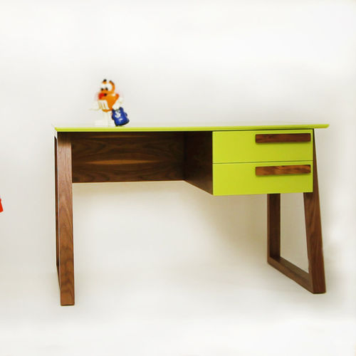 Bureau contemporain - FAIRY TALE - KD Stripes - en noyer / en MDF / avec rangement