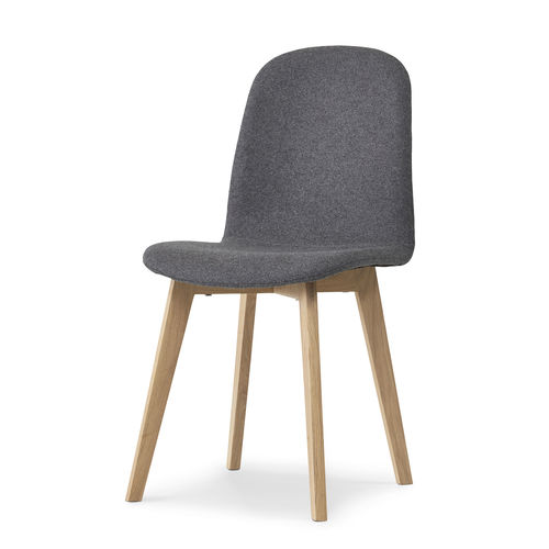 Chaise design scandinave - EDGE  - PBJ Mobler ApS - d'intérieur / en tissu / avec piètement en chêne
