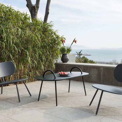 Table basse contemporaine - swim - bibelo - en métal peint / avec piètement en métal / ovale