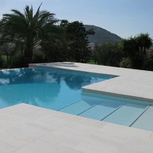 Micro béton pour piscine - AQUACRETE - Living Concrete Ltd