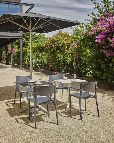 Table bistrot contemporaine - QUATRO - Ezpeleta - en aluminium / en polypropylène / carrée