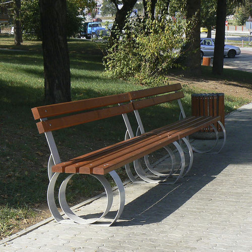Banc public contemporain - 52 - Encho Enchev - ETE - en bambou / en acier à revêtement par poudre / en acier inoxydable