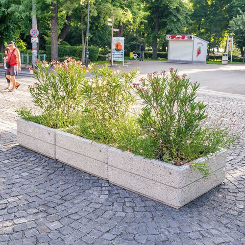 Jardinière en béton fibré - 214 - Encho Enchev - ETE - en béton à haute performance / en marbre / en granite