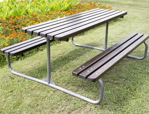 Table de pique-nique contemporaine - 113 - Encho Enchev - ETE - en bois / avec piètement en acier galvanisé / avec piètement en acier thermolaqué