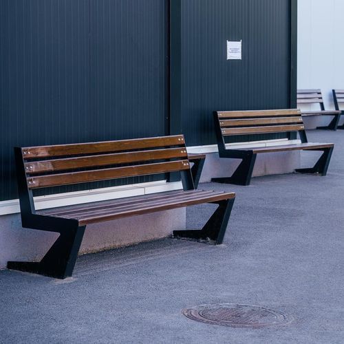Banc public contemporain - 124 - Encho Enchev - ETE - en bambou / en acier galvanisé / en acier à revêtement par poudre