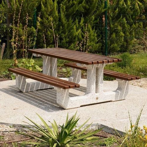 Table de pique-nique contemporaine - 219 - Encho Enchev - ETE - en iroko / en bambou / avec piètement en béton fibré