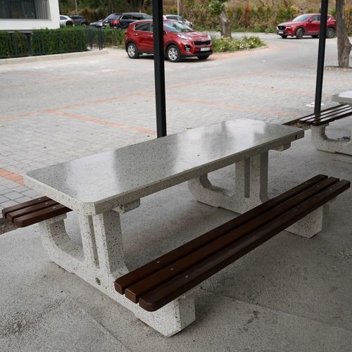 Table de pique-nique contemporaine - 220 - Encho Enchev - ETE - en iroko / en bambou / avec piètement en béton fibré