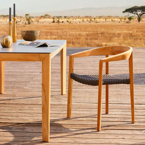 Chaise contemporaine - LODGE - Solpuri - de jardin / en teck / empilable