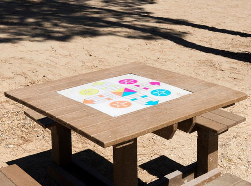 Table de jeu pour enfant d'extérieur - Sesimbra - Extruplas - contemporain / pour aire de jeux / en plastique recyclé